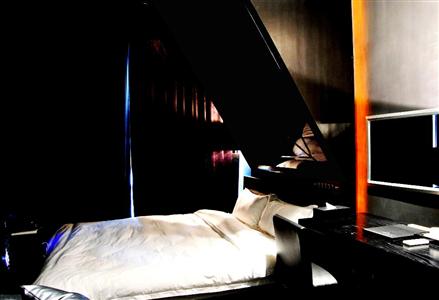 8 Colors Hotel