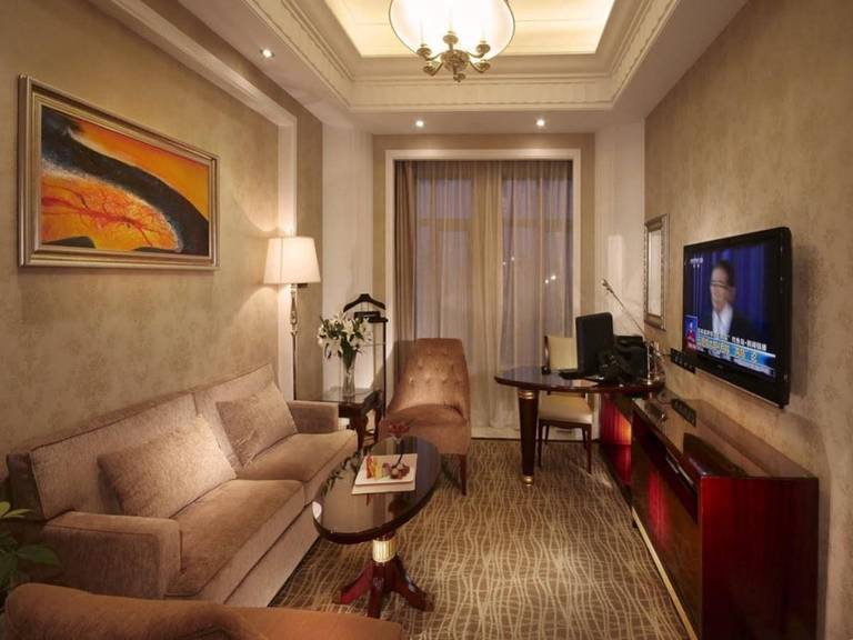 Victoria Grand Hotel
