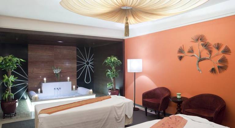 Crowne Plaza Zhongshan Xiaolan (Чжуншань)