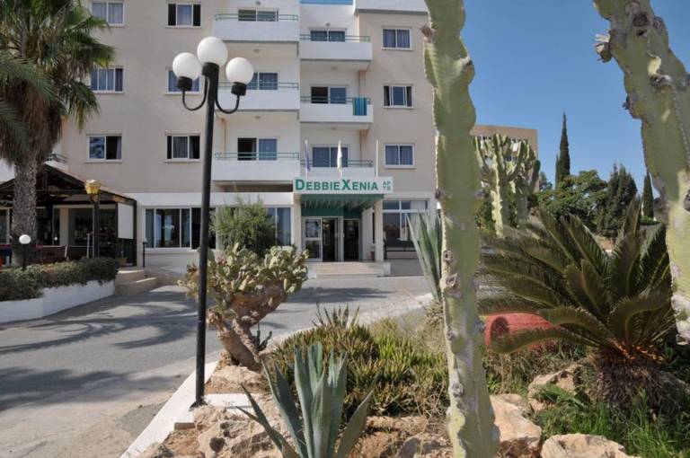 Debbie Xenia Hotel Apartments