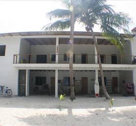 Cokes Surf Camp - Thulusdhoo Island в Мале