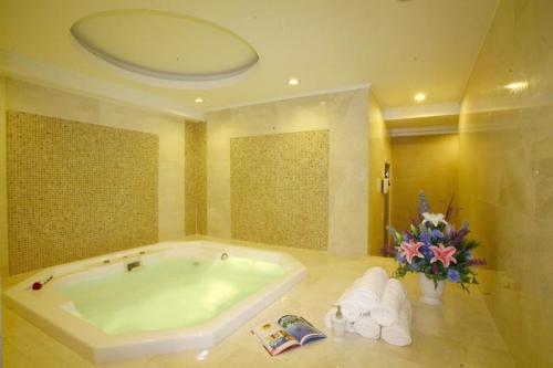 Hope Land Executive Serviced Apartment