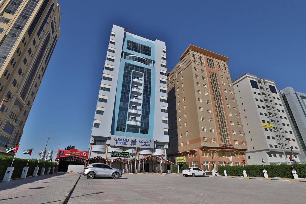 OYO 427 Grand Pj Hotel