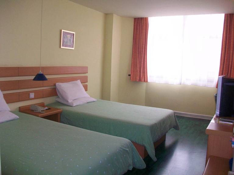 Qingdao Guoren Hotel