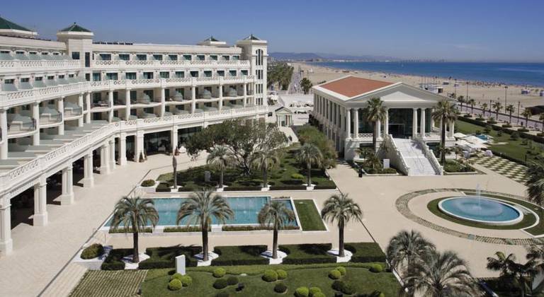 Las Arenas Balneario Resort
