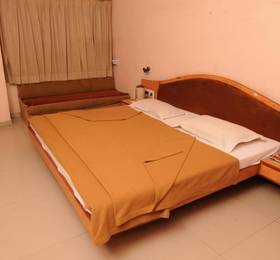 Hotel Neelkanth Crystal в Ахмадабаде