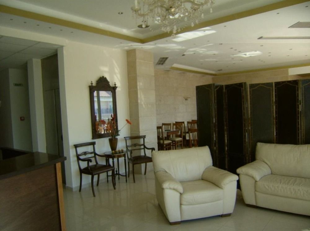 Metropole Hotel 2*