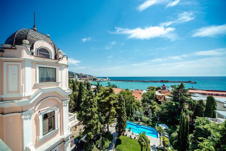 Villa Elena Hotel & Residences