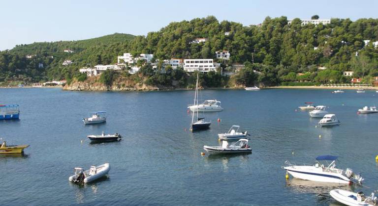 Cape Kanapitsa Hotel & Suites