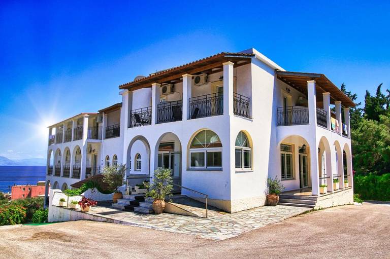 Yannis Hotel