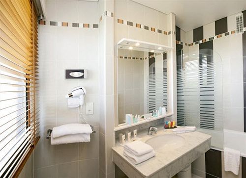 Qualys Hotel Rueil La Defense