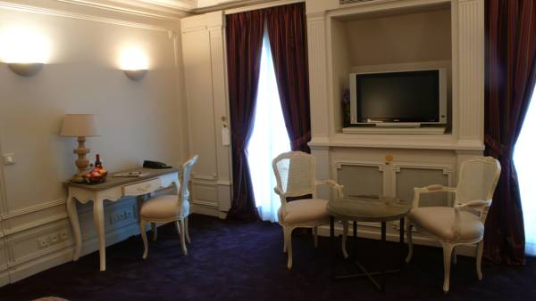 Royal Hotel, Champs Elysees Arc De Triomphe