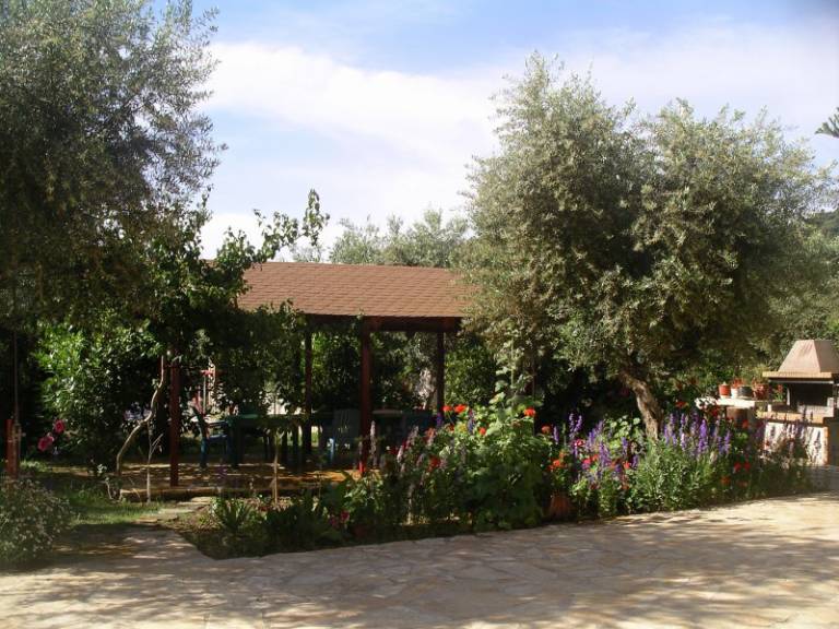 Arazzo Apartments & Studios