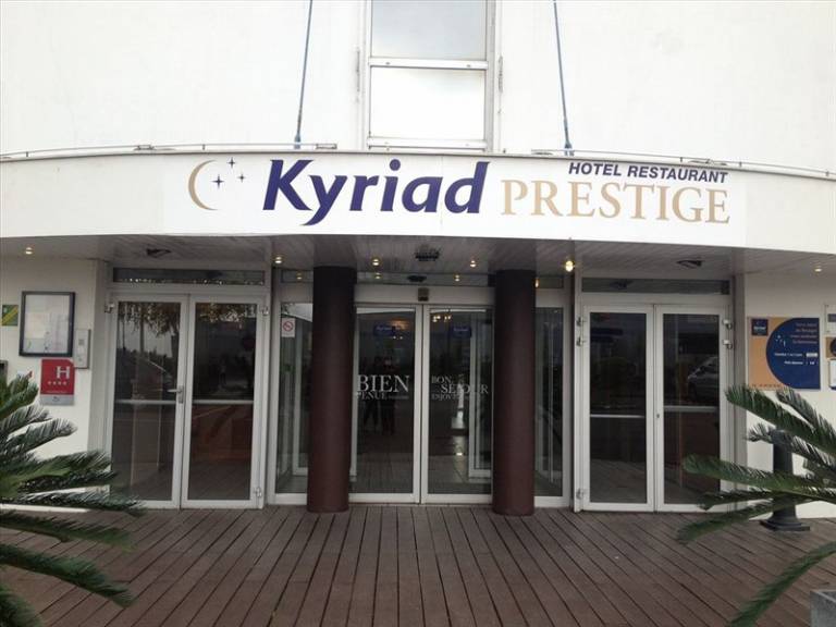 Kyriad Prestige Le Bourget - Aeroport