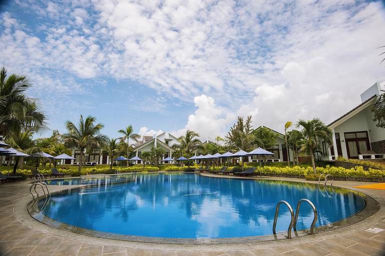 Carmelina Beach Resort