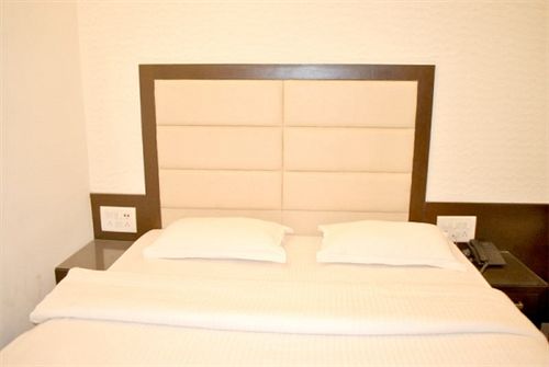Baba Deluxe Hotel