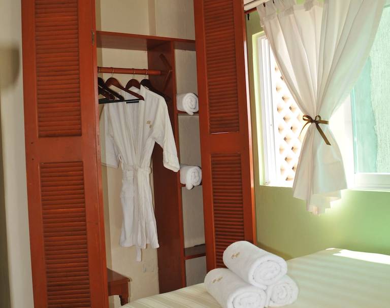 Hotel & Restaurant Bucaneros