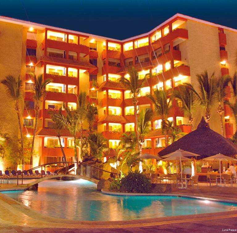 Luna Palace Hotel & Suites