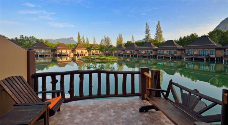 Poonsiri Resort River Hill