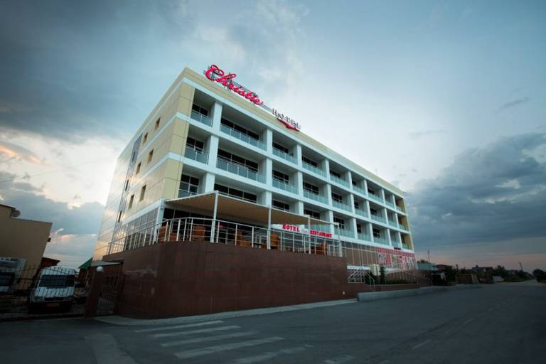 Christie Hotel