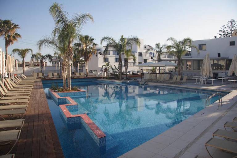 Tsokkos Holiday Hotel Apartments
