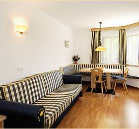 Ester Apartments в Валь Гардене