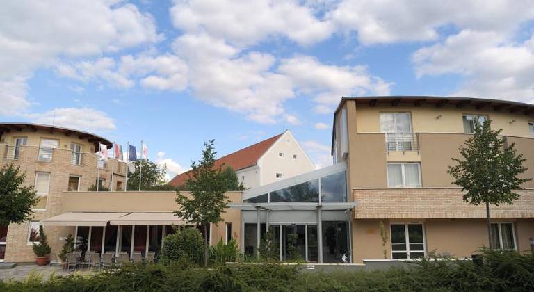 CE Plaza Hotel