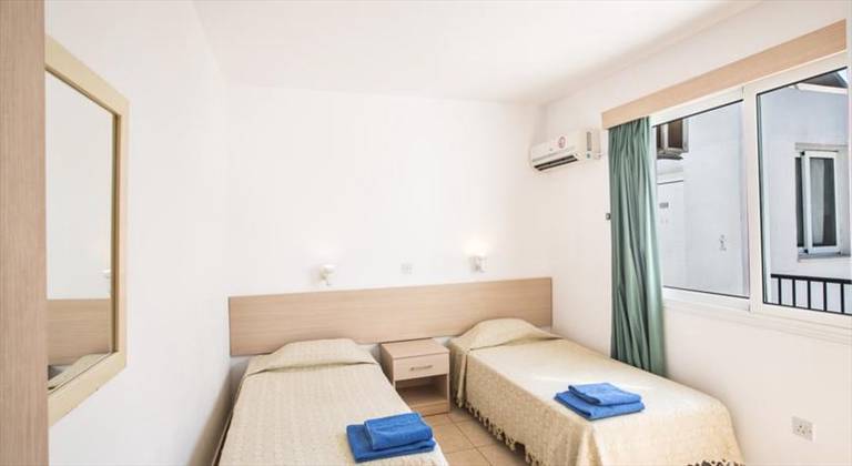 Pavlinia Hotel & Apartments APART