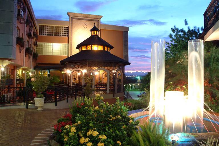 Platino Hotel & Casinos