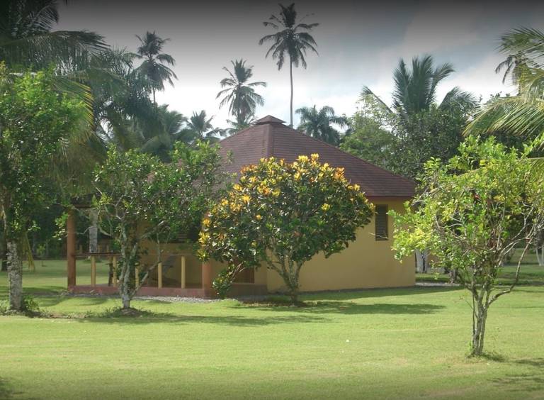 Coco Loco Beach Club, Hotel & Restaurant