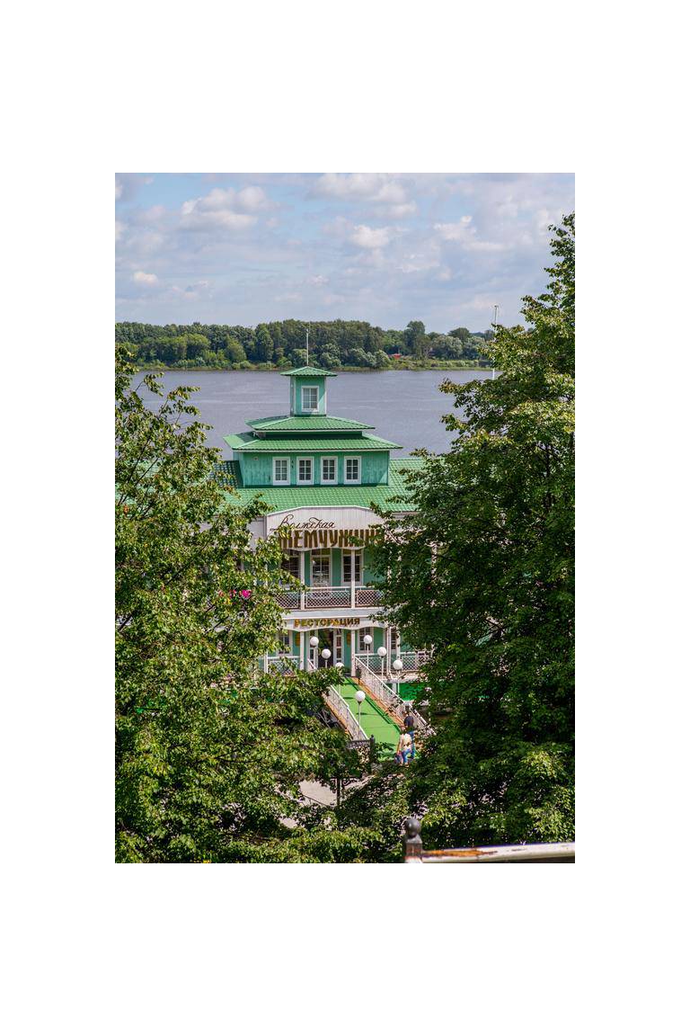 Hotel on the water Volzhskaya Zemchuzhina