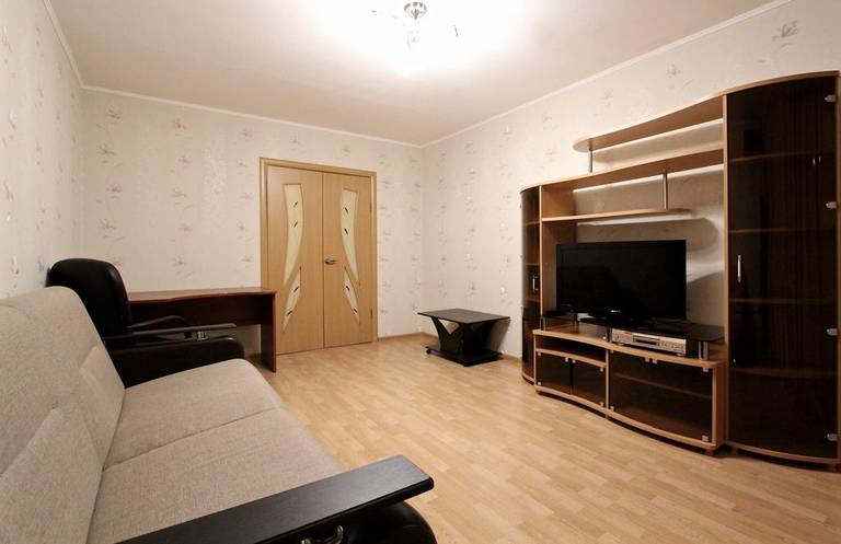 H76 Apartment on Naberezhnaya 30