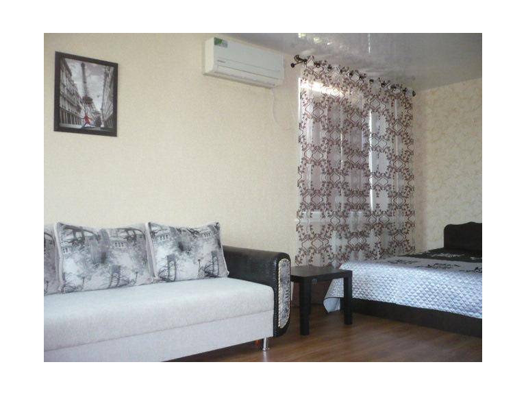 Apartment on Aleksandrova 8