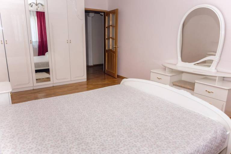 Three rooms apartment on Malygina