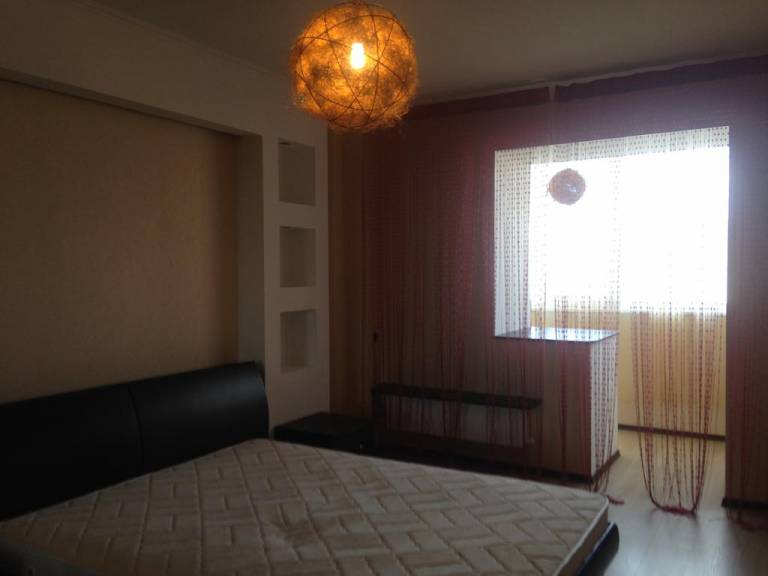 Apartment 50 letiya Oktyabrya 1 a