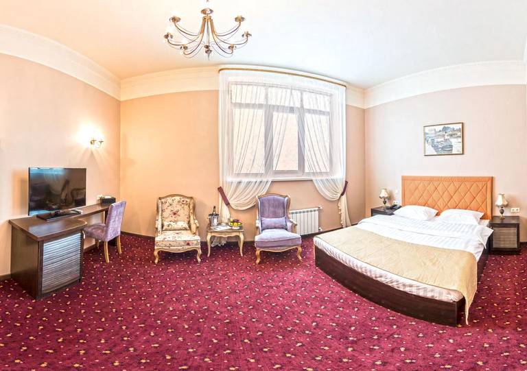 Hyde Park Hotel
