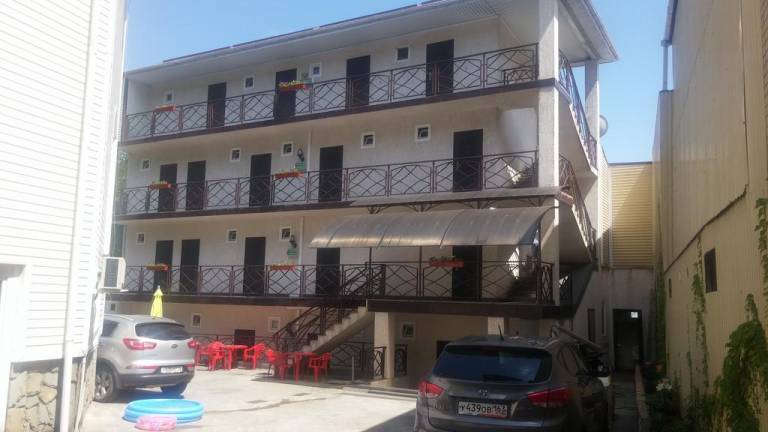 Guest House on Kadoshkaya