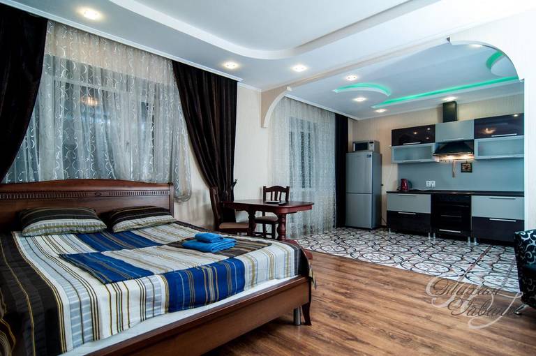 April Apartment on Lenina