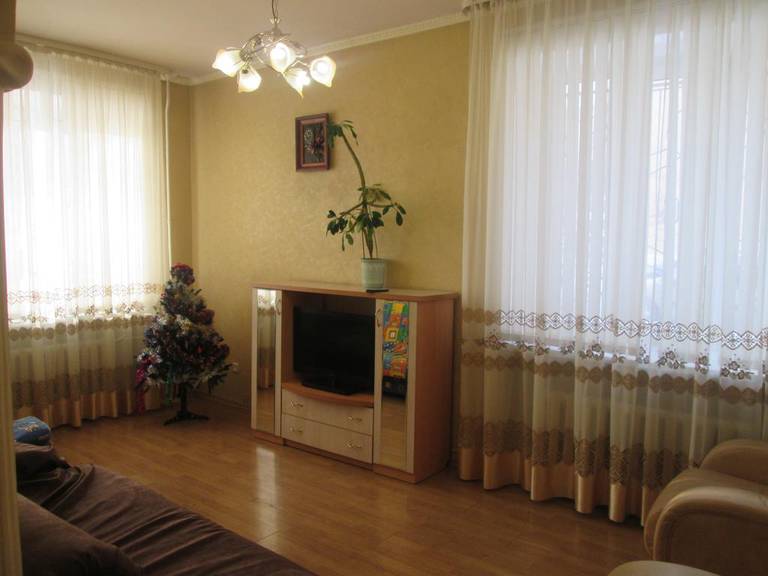 Apartment Kvartirniy Vopros on Suvorova 10