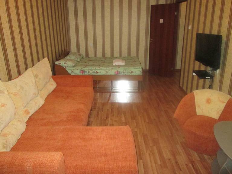 Apartment on Artema st.102