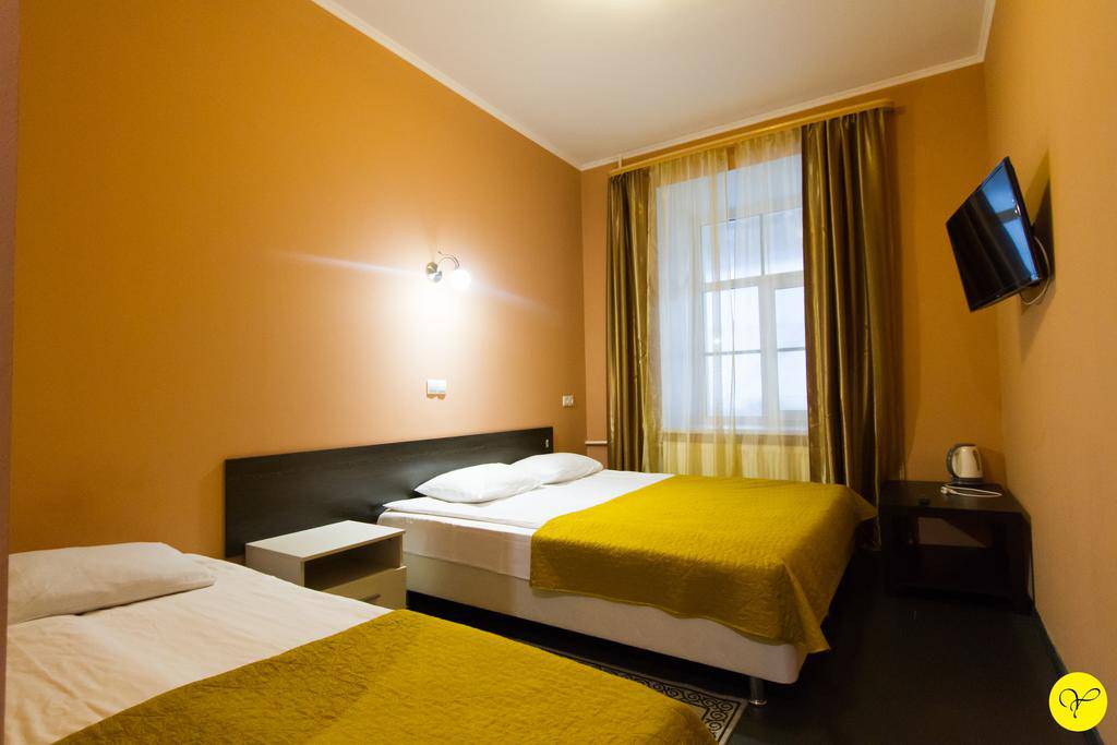 Yellow Hotel 2*