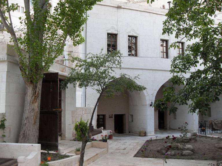 El Puente Cave Hotel