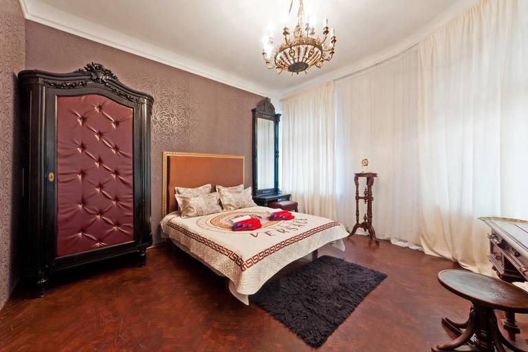 Stn Apartments Near Moskovsky Railway Station