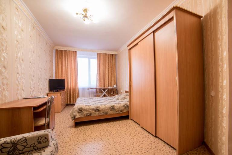 Apartment on Respubliki, 75