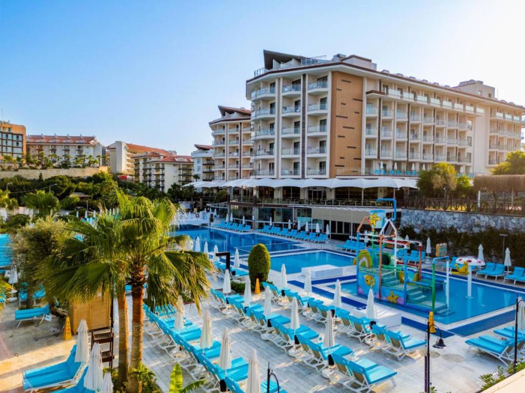 Ramada Resort By Wyndham Kusadasi Golf 5*