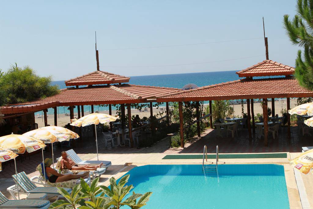 As Queen Beach Hotel 3*