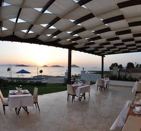 Small Beach Hotel в Тургутреисе