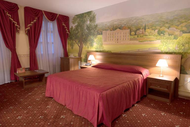 Club 27 Hotel