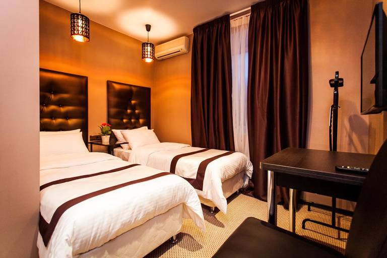 Leo Hotel