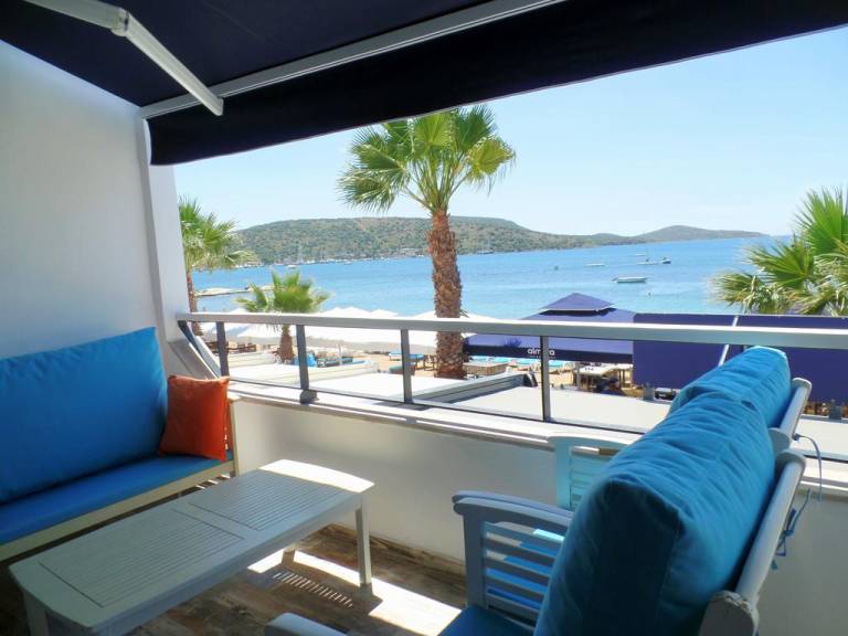 Almera Beachfront Apartmant